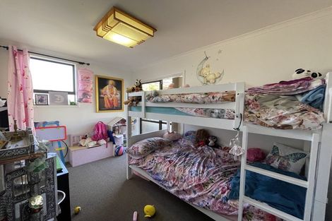 Photo of property in 6 Godley Road, Green Bay, Auckland, 0604