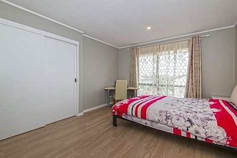 Photo of property in 8 De Quincey Terrace, Highland Park, Auckland, 2010