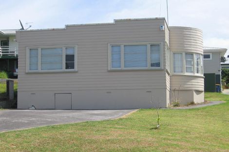 Photo of property in 1/18 Woodall Place, Totara Vale, Auckland, 0627