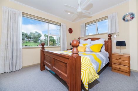 Photo of property in 23 Sherwood Avenue, Te Atatu South, Auckland, 0610
