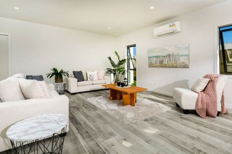 Photo of property in 17 Papa Orchard Drive, Kumeu, 0810