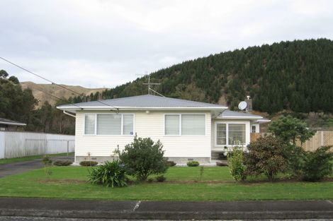 Photo of property in 18 Buckley Grove, Paraparaumu, 5032