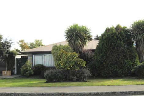 Photo of property in 2/82 Middlepark Road, Sockburn, Christchurch, 8042