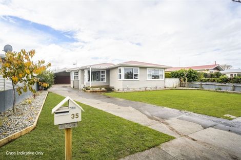 Photo of property in 35 Abraham Crescent, Milson, Palmerston North, 4414