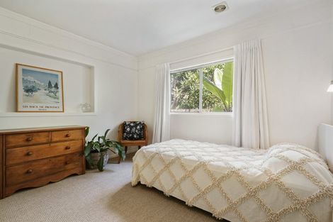 Photo of property in 10 Lyons Avenue, Murrays Bay, Auckland, 0630