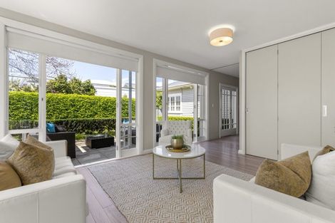 Photo of property in 5c Church Street, Devonport, Auckland, 0624