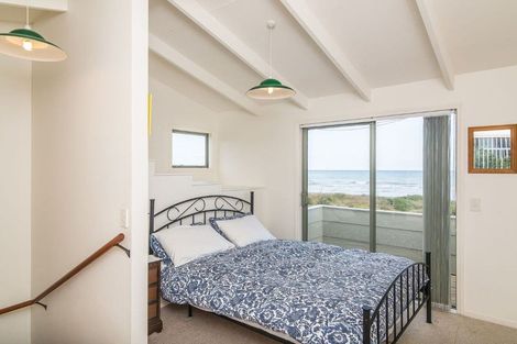 Photo of property in 110 Marine Parade, Otaki Beach, Otaki, 5512