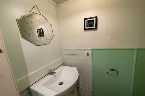 Photo of property in 11 Kathleen Street, Totara Vale, Auckland, 0627