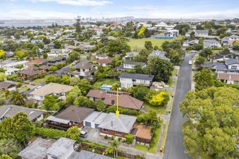 Photo of property in 1/9 Paruru Avenue, Northcote, Auckland, 0627