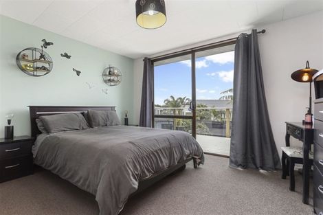 Photo of property in 104 Rhinevale Close, Henderson, Auckland, 0612