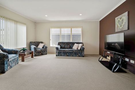 Photo of property in 4 Beverage Place, Rosehill, Papakura, 2113