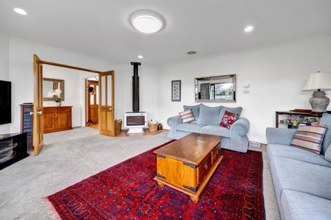 Photo of property in 10 Taylor Place, Merrilands, New Plymouth, 4312