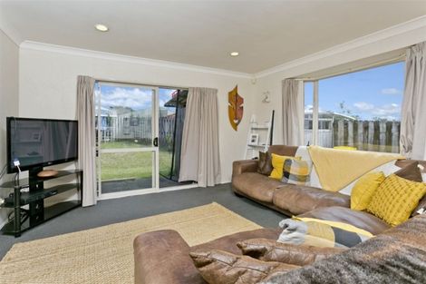 Photo of property in 37 Martin Jugum Lane, Ranui, Auckland, 0612