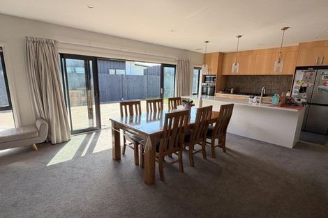 Photo of property in 34 Atlantic Drive, Fitzherbert, Palmerston North, 4410