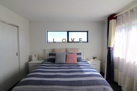 Photo of property in 69 Kirikiri Drive, Papakura, 2110