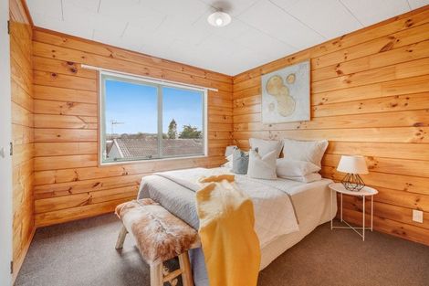 Photo of property in 1/3 Jumento Place, Unsworth Heights, Auckland, 0632