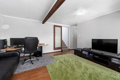 Photo of property in 1/57 Aeroview Drive, Beach Haven, Auckland, 0626