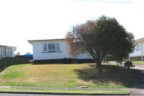 Photo of property in 8 Sheridan Drive, New Lynn, Auckland, 0600