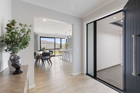 Photo of property in 202 Pacific Drive, Fitzherbert, Palmerston North, 4410