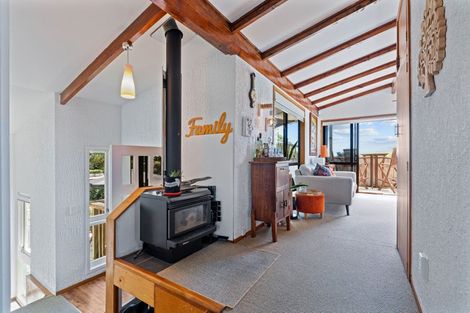 Photo of property in 14 Hughes Street, Waikanae Beach, Waikanae, 5036