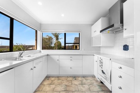 Photo of property in 1/66 Picasso Drive, West Harbour, Auckland, 0618