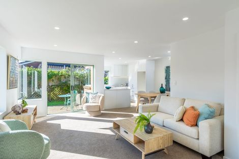 Photo of property in 19 The Grove, Red Beach, 0932