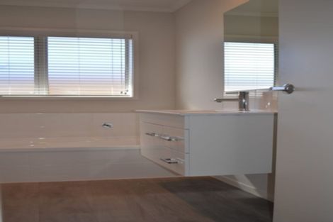 Photo of property in 16 Naeo Close, Papamoa Beach, Papamoa, 3118