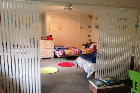 Photo of property in 2/17 Paris Place, Birkenhead, Auckland, 0626