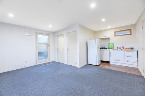 Photo of property in 82 Kelman Road, Kelston, Auckland, 0602