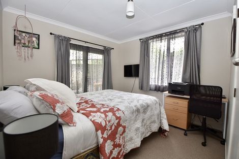 Photo of property in 65 Victoria Street, Carterton, 5713