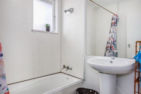 Photo of property in 136 Driver Crescent, Cannons Creek, Porirua, 5024