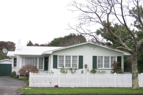 Photo of property in 76 Pahiatua Street, Hokowhitu, Palmerston North, 4410