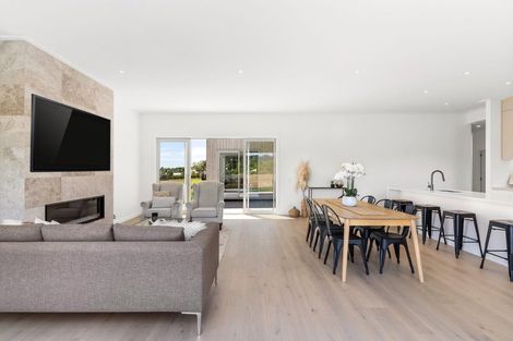 Photo of property in 16 Ian Hopper Way, Pauanui, 3579