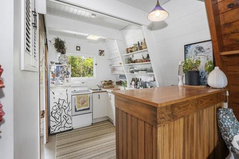 Photo of property in 4 Log Race Road, Piha, New Lynn, 0772