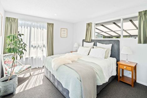 Photo of property in 37 Oakley Crescent, Hornby, Christchurch, 8042