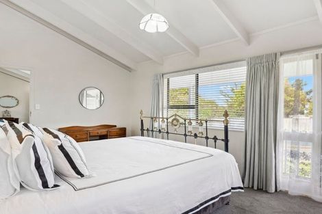 Photo of property in 1 Waiwera Place, Waiwera, Orewa, 0994