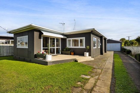 Photo of property in 464 South Road, Omata, New Plymouth, 4374
