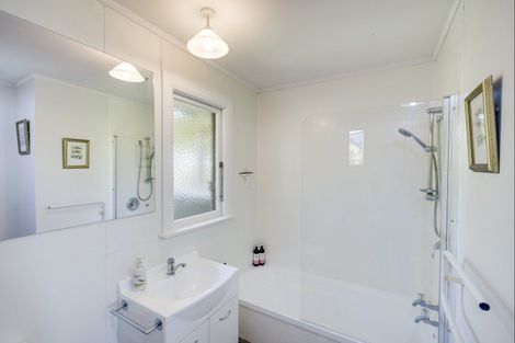 Photo of property in 16 Tauroa Road, Havelock North, 4130