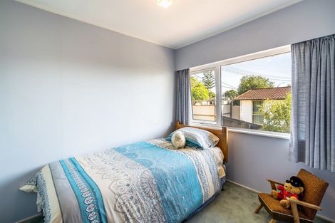 Photo of property in 769 East Coast Road, Northcross, Auckland, 0630