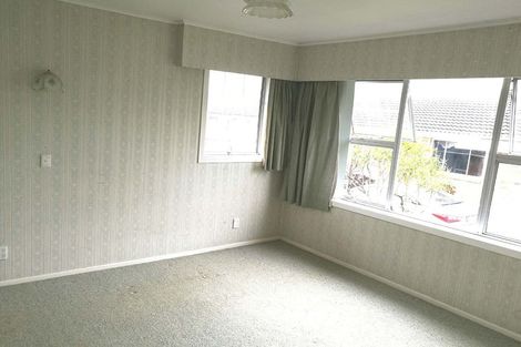 Photo of property in 3/69 Royal View Road, Te Atatu South, Auckland, 0610