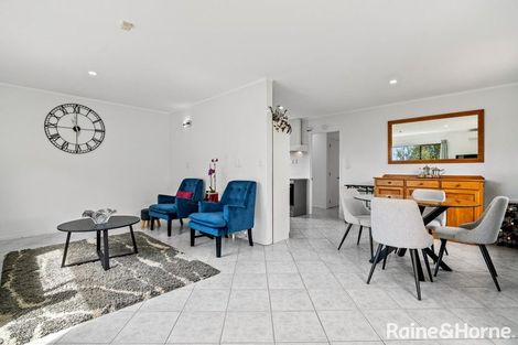 Photo of property in 2/35 Topliss Drive, Northcross, Auckland, 0632