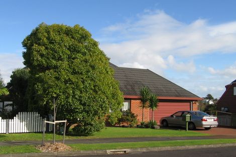 Photo of property in 2/8 Channing Crescent, Botany Downs, Auckland, 2010