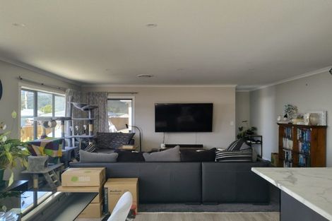 Photo of property in 4a Davis Grove, Wainuiomata, Lower Hutt, 5014