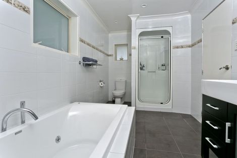 Photo of property in 4 Kiri Place, Mairangi Bay, Auckland, 0630