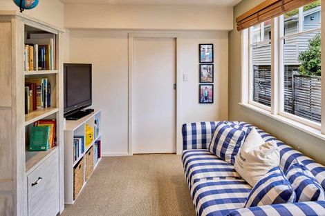 Photo of property in 10 Tui Road, Days Bay, Lower Hutt, 5013