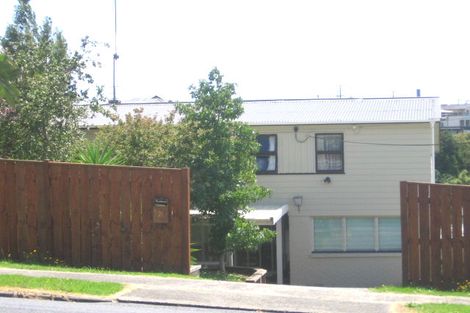 Photo of property in 71 Raleigh Road, Northcote, Auckland, 0627