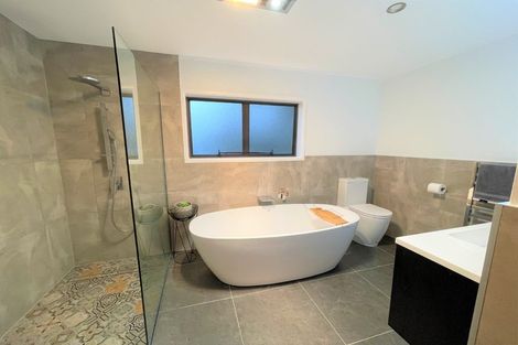 Photo of property in 54 Spence Road, Henderson, Auckland, 0612