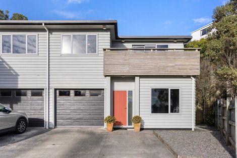 Photo of property in 16 Ted Gilberd Place, Newlands, Wellington, 6037