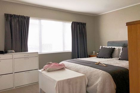 Photo of property in 8a Spring Grove, Henderson, Auckland, 0612