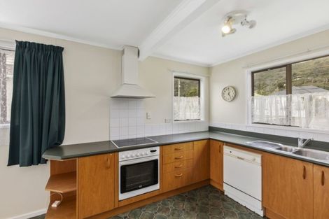 Photo of property in 123 Waddington Drive, Naenae, Lower Hutt, 5011